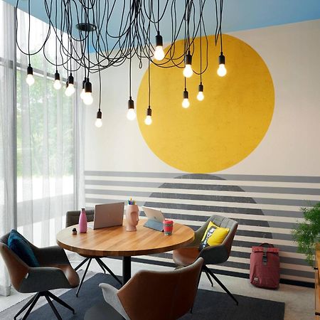 Отель Moxy Sophia Antipolis Бьо Экстерьер фото