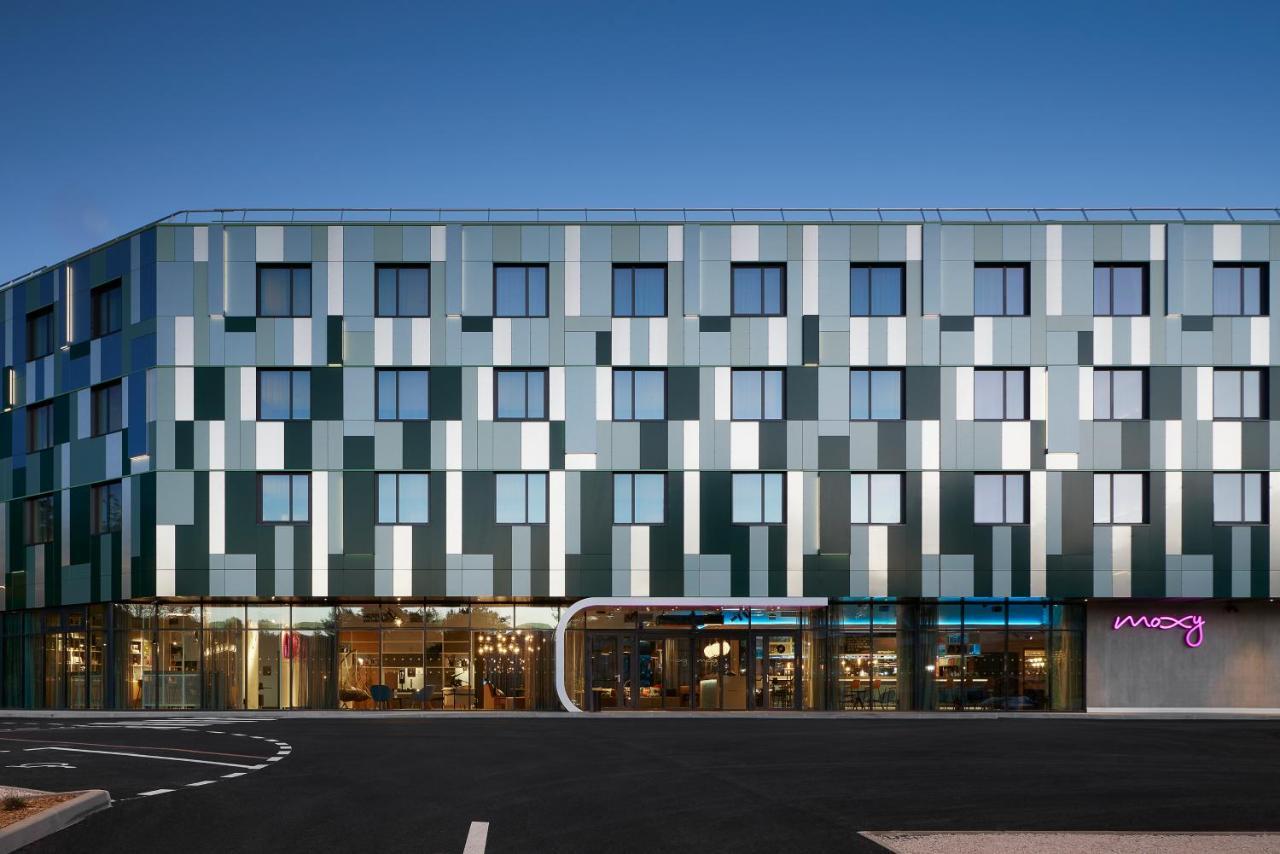 Отель Moxy Sophia Antipolis Бьо Экстерьер фото