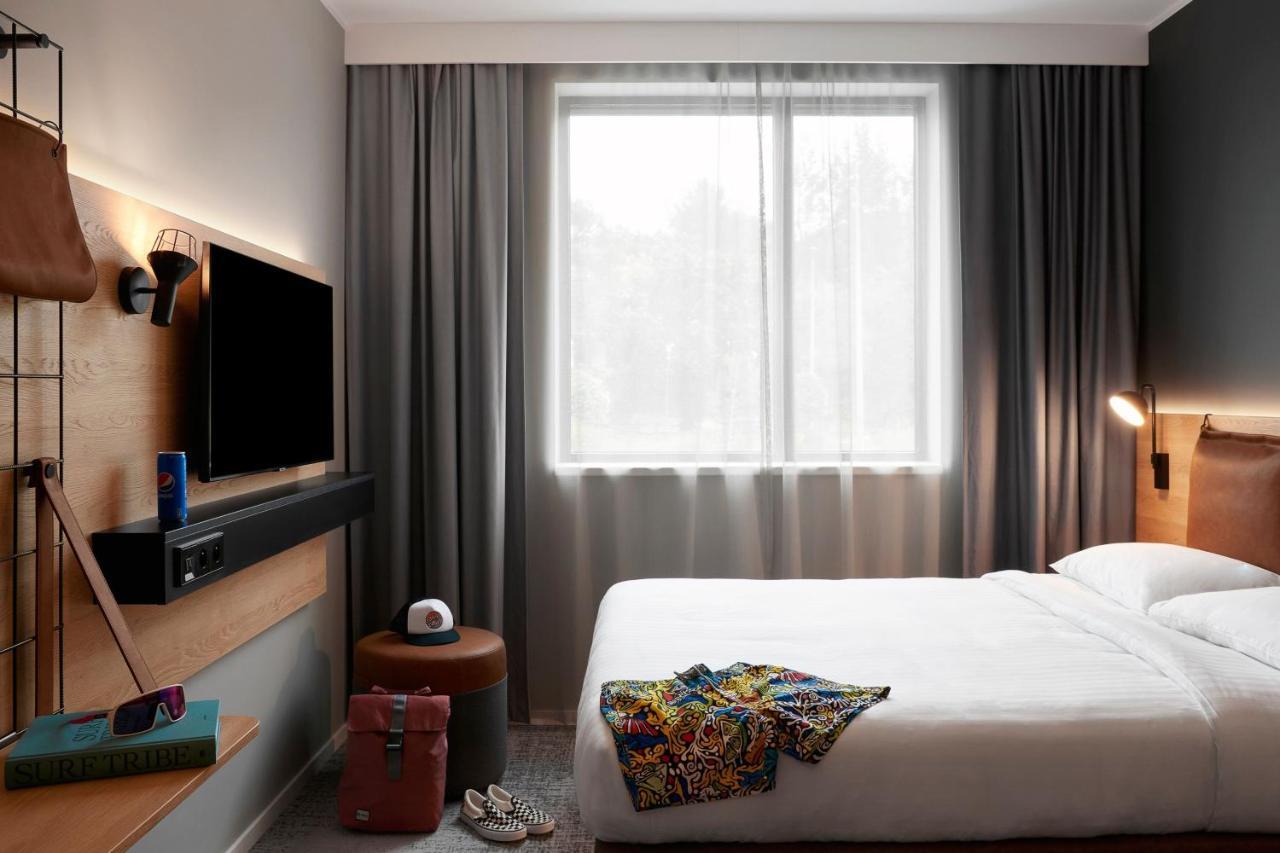Отель Moxy Sophia Antipolis Бьо Экстерьер фото