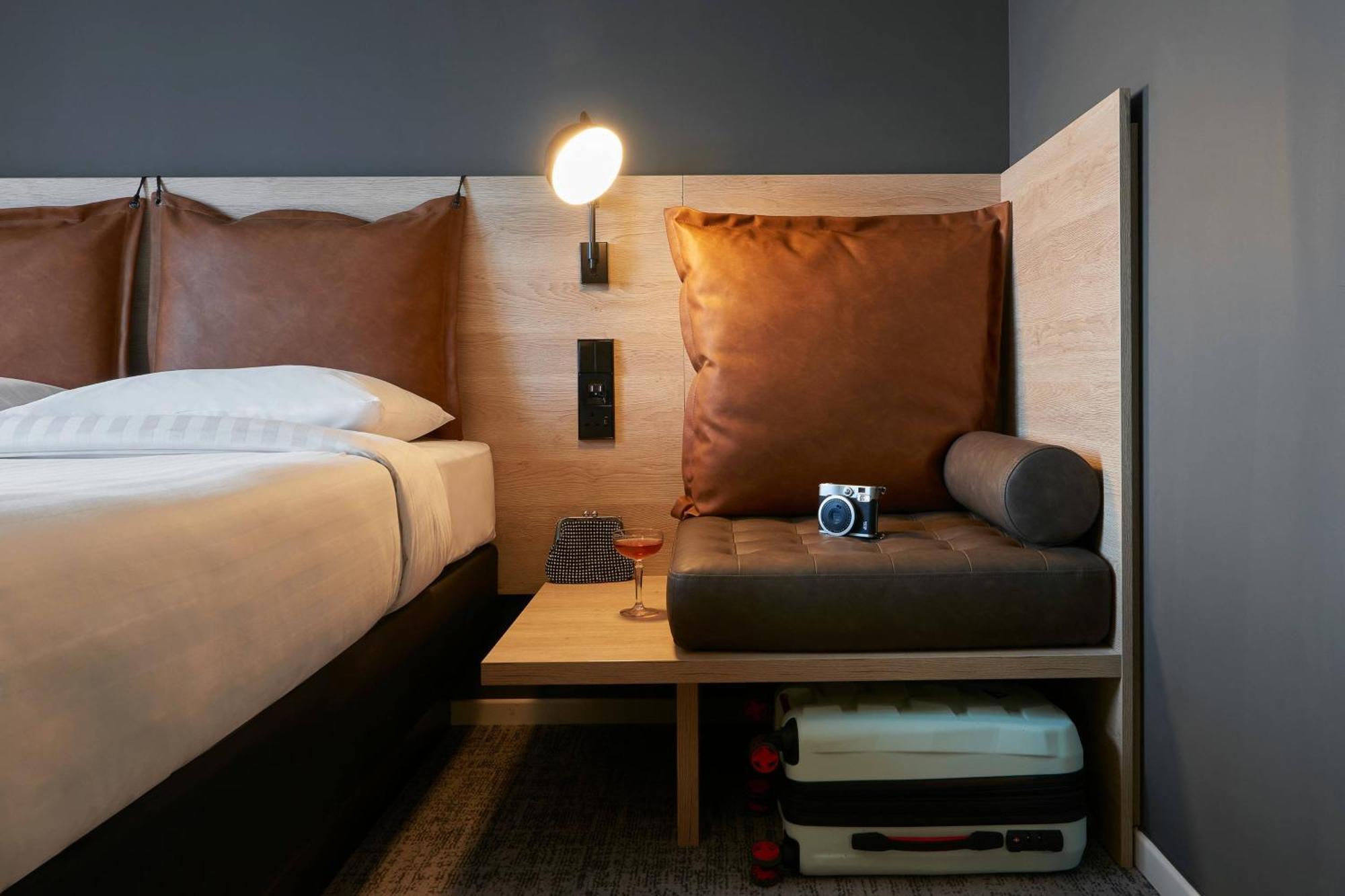 Отель Moxy Sophia Antipolis Бьо Экстерьер фото