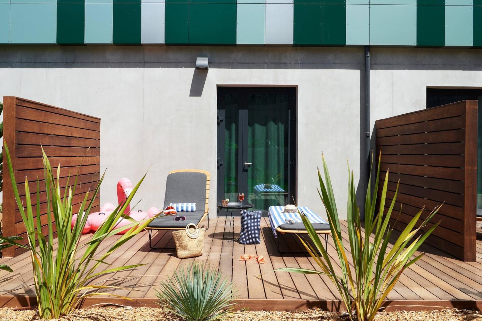 Отель Moxy Sophia Antipolis Бьо Экстерьер фото