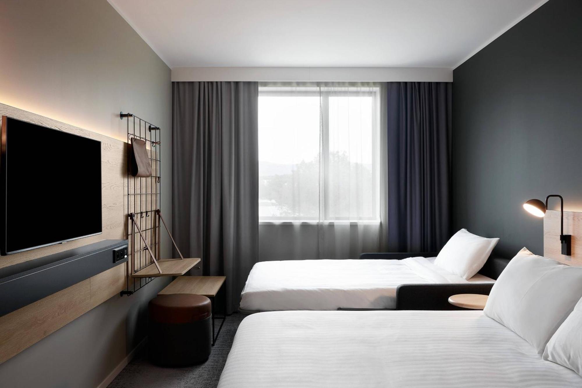 Отель Moxy Sophia Antipolis Бьо Экстерьер фото