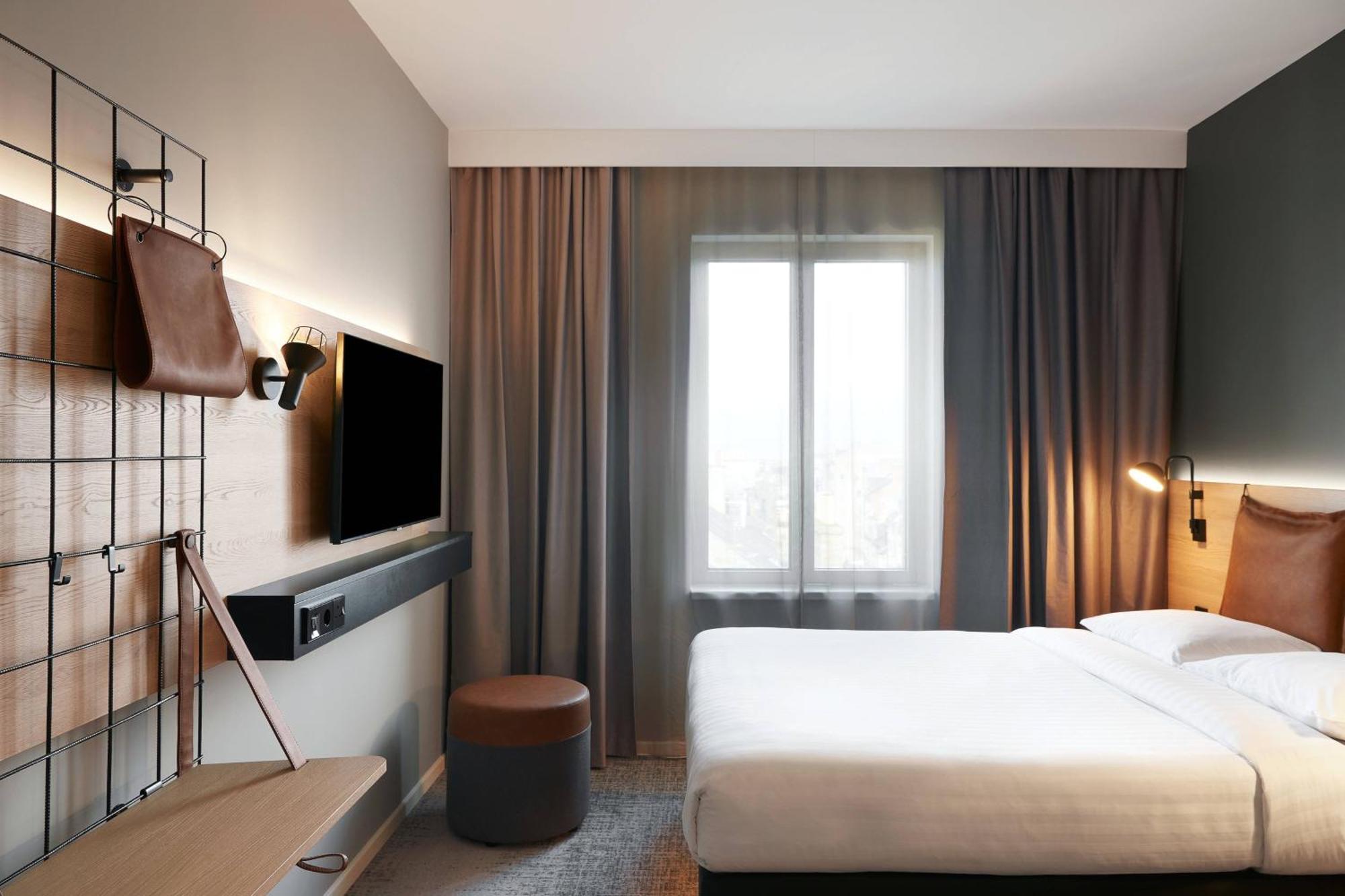 Отель Moxy Sophia Antipolis Бьо Экстерьер фото