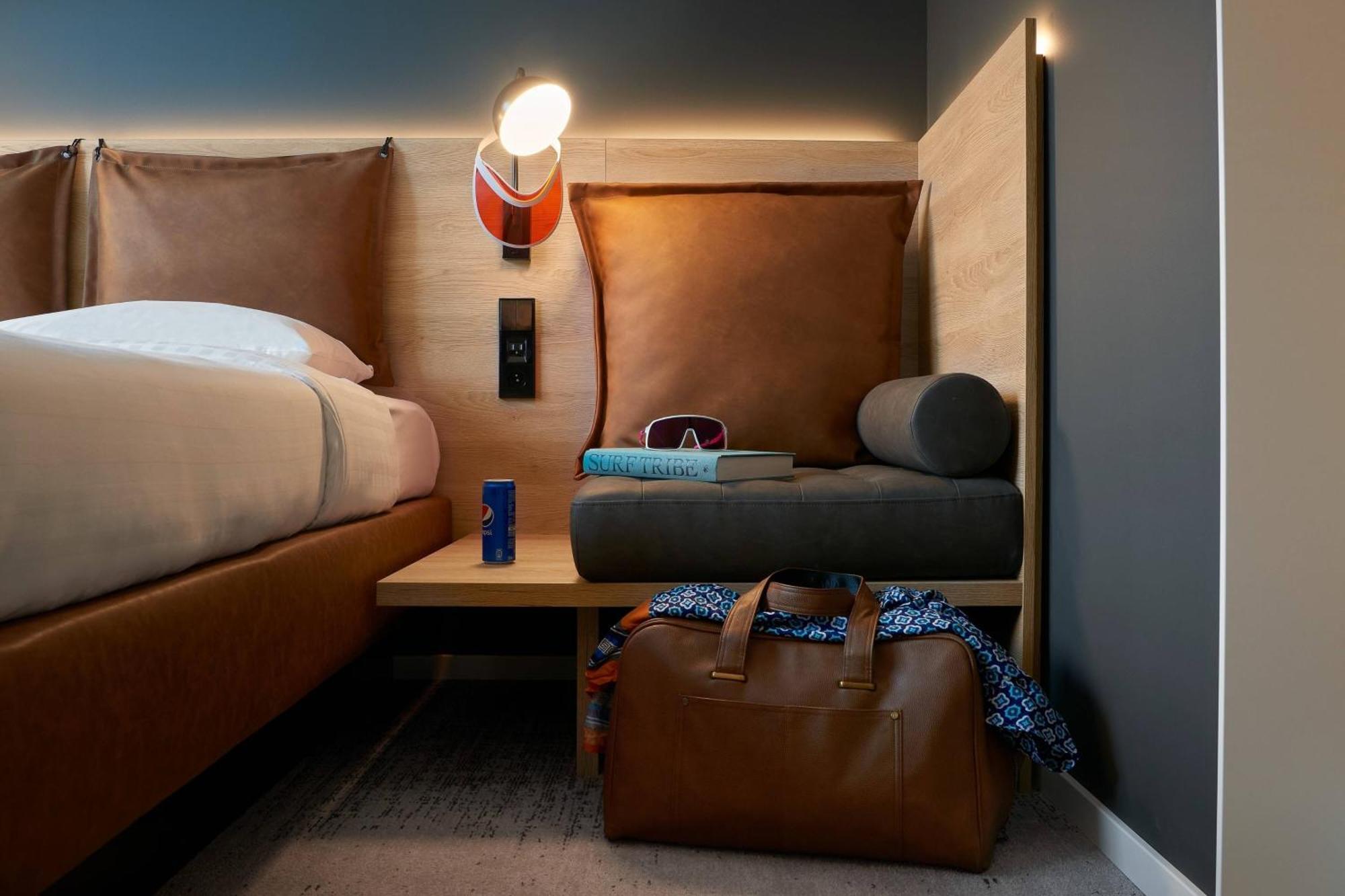 Отель Moxy Sophia Antipolis Бьо Экстерьер фото