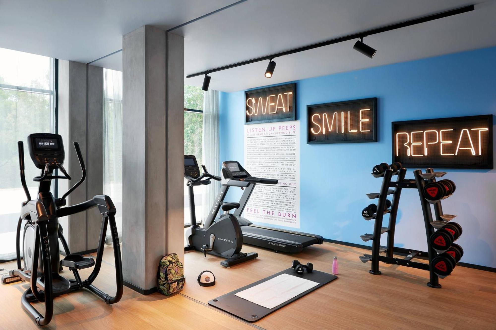 Отель Moxy Sophia Antipolis Бьо Экстерьер фото